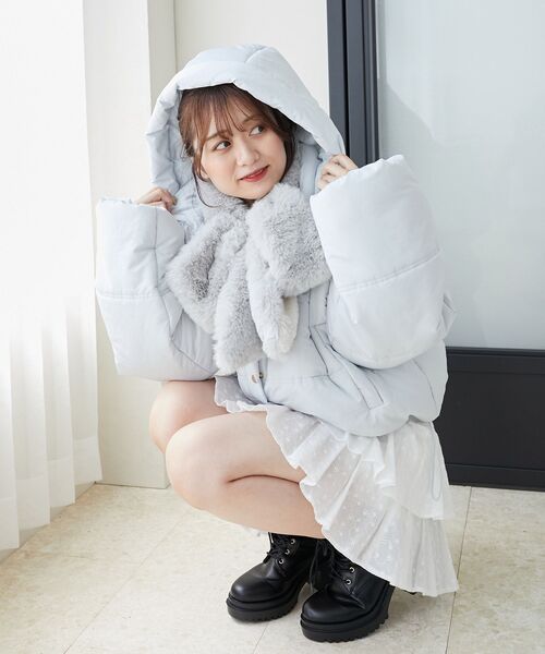 MAJESTIC LEGON（マジェスティックレゴン）の「リボンディティールティペット（マフラー・レディース・ライトグレー/チャコールグレー・FREE）」の3枚目の写真