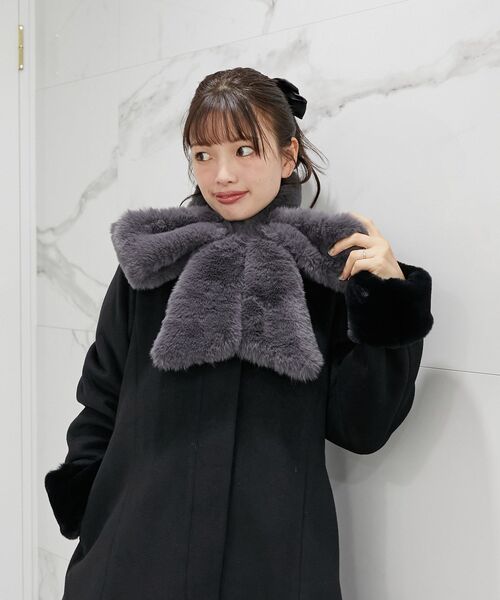 MAJESTIC LEGON（マジェスティックレゴン）の「リボンディティールティペット（マフラー・レディース・ライトグレー/チャコールグレー・FREE）」の5枚目の写真