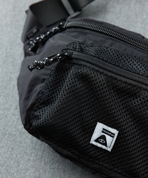 POLeR（ポーラー）の「POLeR × FREAK'S STORE/ポーラー × フリークスストア 別注 STUFFABLE FANNY PACK スタッファブルファニーパック（ボディバッグ/ウエストポーチ・メンズ・グレー/ブラック・ONE SIZE）」の12枚目の写真