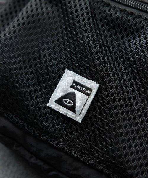 POLeR（ポーラー）の「POLeR × FREAK'S STORE/ポーラー × フリークスストア 別注 STUFFABLE FANNY PACK スタッファブルファニーパック（ボディバッグ/ウエストポーチ・メンズ・グレー/ブラック・ONE SIZE）」の13枚目の写真
