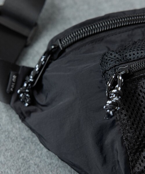 POLeR（ポーラー）の「POLeR × FREAK'S STORE/ポーラー × フリークスストア 別注 STUFFABLE FANNY PACK スタッファブルファニーパック（ボディバッグ/ウエストポーチ・メンズ・グレー/ブラック・ONE SIZE）」の17枚目の写真