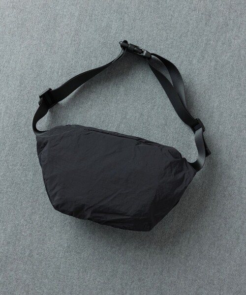 POLeR（ポーラー）の「POLeR × FREAK'S STORE/ポーラー × フリークスストア 別注 STUFFABLE FANNY PACK スタッファブルファニーパック（ボディバッグ/ウエストポーチ・メンズ・グレー/ブラック・ONE SIZE）」の19枚目の写真