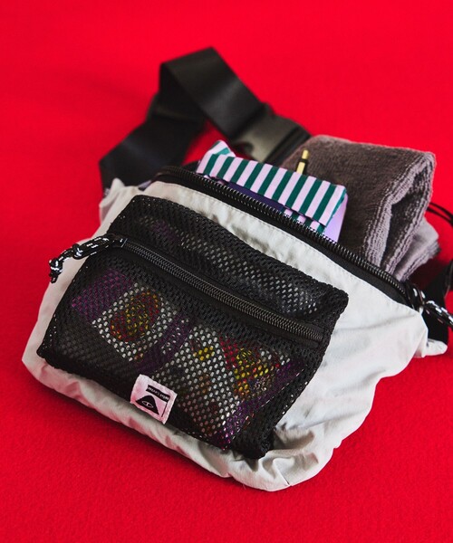 POLeR（ポーラー）の「POLeR × FREAK'S STORE/ポーラー × フリークスストア 別注 STUFFABLE FANNY PACK スタッファブルファニーパック（ボディバッグ/ウエストポーチ・メンズ・グレー/ブラック・ONE SIZE）」の21枚目の写真
