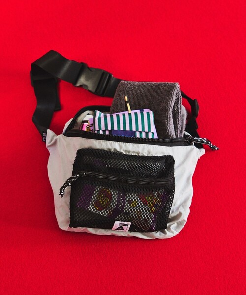 POLeR（ポーラー）の「POLeR × FREAK'S STORE/ポーラー × フリークスストア 別注 STUFFABLE FANNY PACK スタッファブルファニーパック（ボディバッグ/ウエストポーチ・メンズ・グレー/ブラック・ONE SIZE）」の22枚目の写真