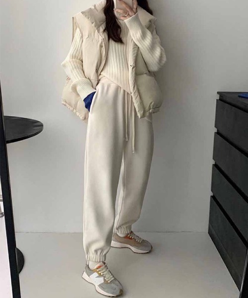 COCOMOMO(ココモモ)の「裏起毛 ジョガーパンツ スウェット イージーパンツ ポケット付き(スウェットパンツ・レディース・ブラック/ベージュ/グレー・XL/L/M)」の1枚目の写真