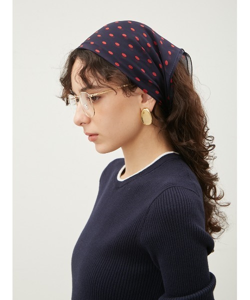 Mila Owen(ミラオーウェン)の「ドット柄シルクシフォンスカーフ(バンダナ/スカーフ・レディース・イエロー/ネイビー/ブラック・FREE)」の3枚目の写真
