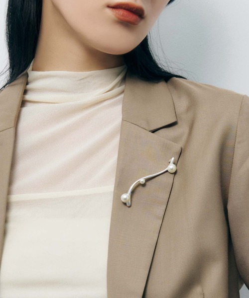 GOLDY（ゴールディ）の「ランダム パール ウェイビー ブローチ（ブローチ/コサージュ・レディース・ゴールド/シルバー/ゴールド系その他/シルバー系その他・FREE）」の3枚目の写真