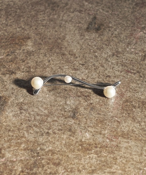 GOLDY（ゴールディ）の「ランダム パール ウェイビー ブローチ（ブローチ/コサージュ・レディース・ゴールド/シルバー/ゴールド系その他/シルバー系その他・FREE）」の2枚目の写真