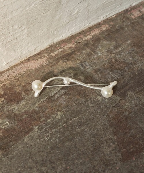 GOLDY（ゴールディ）の「ランダム パール ウェイビー ブローチ（ブローチ/コサージュ・レディース・ゴールド/シルバー/ゴールド系その他/シルバー系その他・FREE）」の6枚目の写真