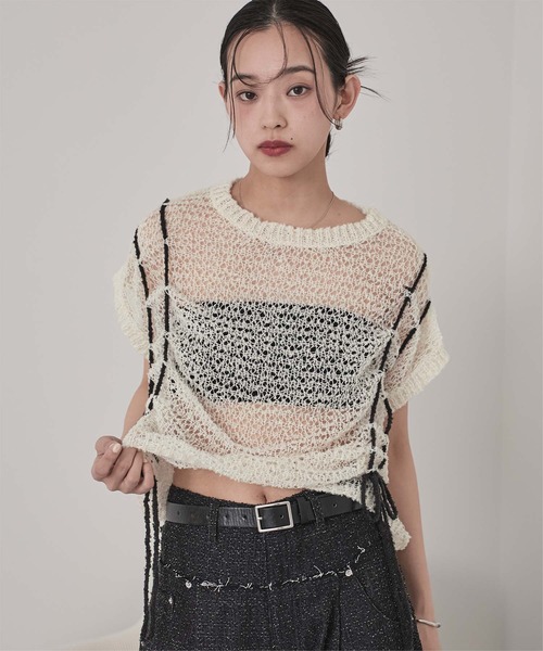 miette(ミエット)の「ドロストリボン透かし編みニットベスト(ニット/セーター・レディース・ブラック/アイボリー/グレー・FREE)」の2枚目の写真