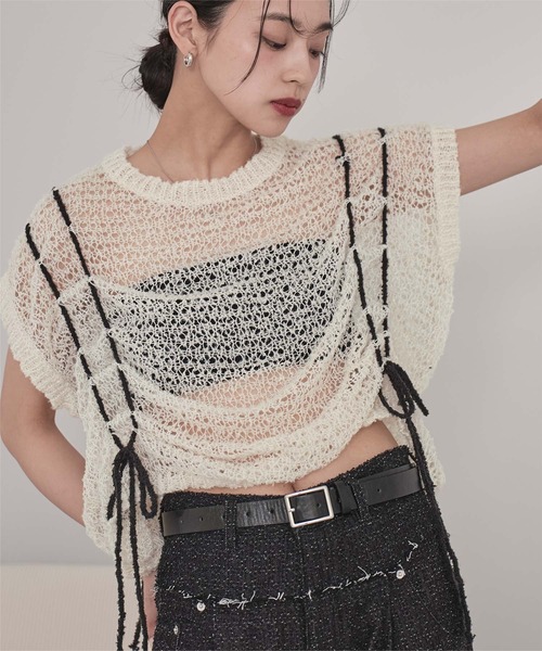 miette(ミエット)の「ドロストリボン透かし編みニットベスト(ニット/セーター・レディース・ブラック/アイボリー/グレー・FREE)」の4枚目の写真