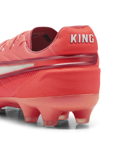 PUMA(プーマ)の「PUMA プーマ メンズ キング アルティメット HG サッカー スパイク(スニーカー・メンズ・レッド/シルバー・26.5cm/26.0cm/25.5cm/25.0cm/27.5cm/27.0cm/28.5cm/28.0cm)」の4枚目の写真