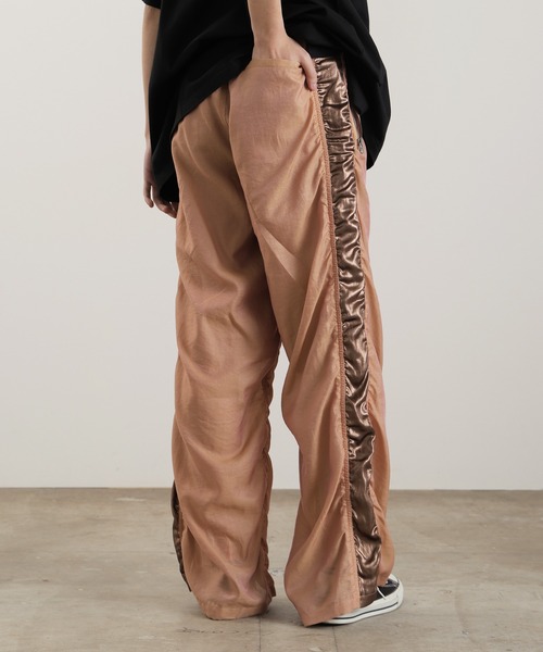 FACETASM(ファセッタズム)の「FACETASM/ファセッタズム METALLIC TRACK PANTS トラックパンツ(その他パンツ・メンズ・ブロンズ/シルバー・5/4/3)」の18枚目の写真