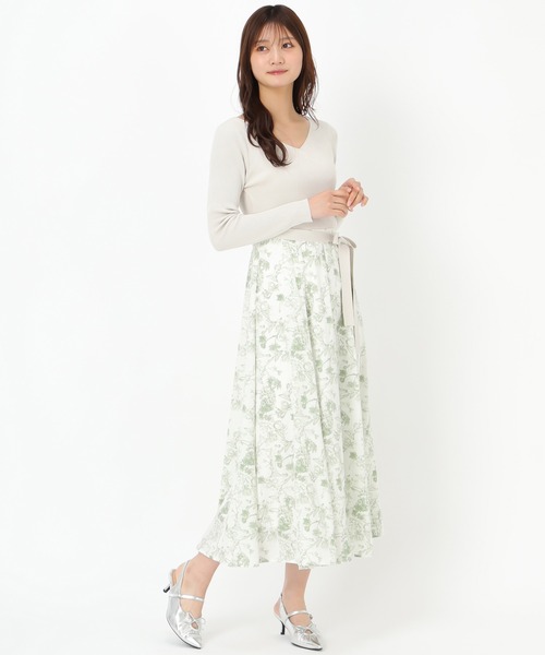 MISCH MASCH(ミッシュマッシュ)の「カシュクールフラワー柄ドッキングワンピース(ワンピース・レディース・グリーン/ホワイト×ブラック・フリ-)」の12枚目の写真
