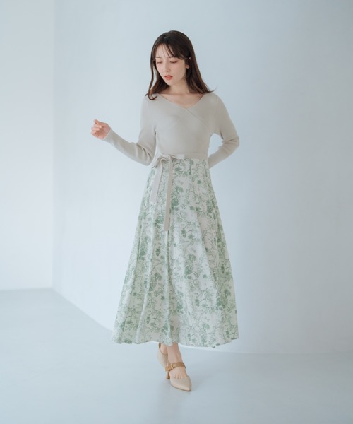 MISCH MASCH(ミッシュマッシュ)の「カシュクールフラワー柄ドッキングワンピース(ワンピース・レディース・グリーン/ホワイト×ブラック・フリ-)」の3枚目の写真