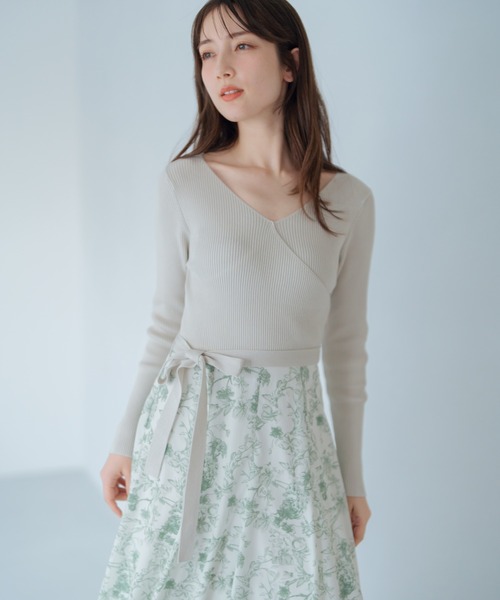 MISCH MASCH(ミッシュマッシュ)の「カシュクールフラワー柄ドッキングワンピース(ワンピース・レディース・グリーン/ホワイト×ブラック・フリ-)」の5枚目の写真