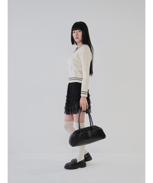 Uenui(ウニュイ)の「【 cunii 】Vネックニット バイカラー ケーブルニット スクールルック キャンパスルック(ニット/セーター・レディース・アイボリー/ブラック/レッド/ブルー/グレー・FREE)」の12枚目の写真