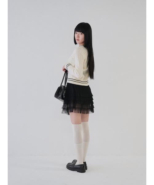 Uenui(ウニュイ)の「【 cunii 】Vネックニット バイカラー ケーブルニット スクールルック キャンパスルック(ニット/セーター・レディース・アイボリー/ブラック/レッド/ブルー/グレー・FREE)」の10枚目の写真