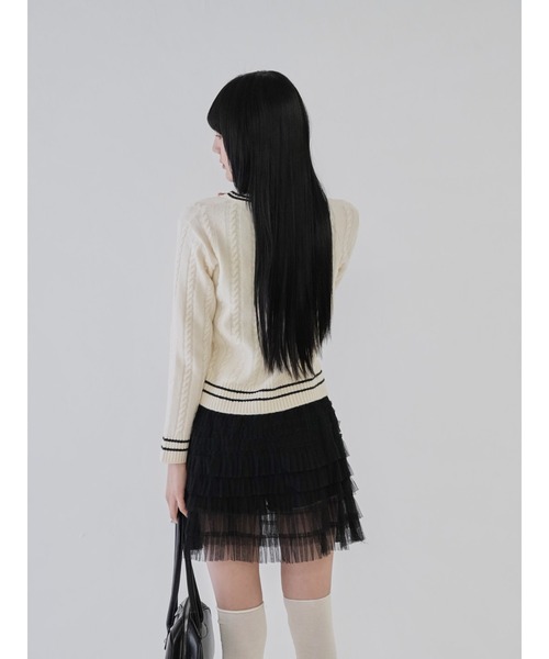 Uenui(ウニュイ)の「【 cunii 】Vネックニット バイカラー ケーブルニット スクールルック キャンパスルック(ニット/セーター・レディース・アイボリー/ブラック/レッド/ブルー/グレー・FREE)」の17枚目の写真