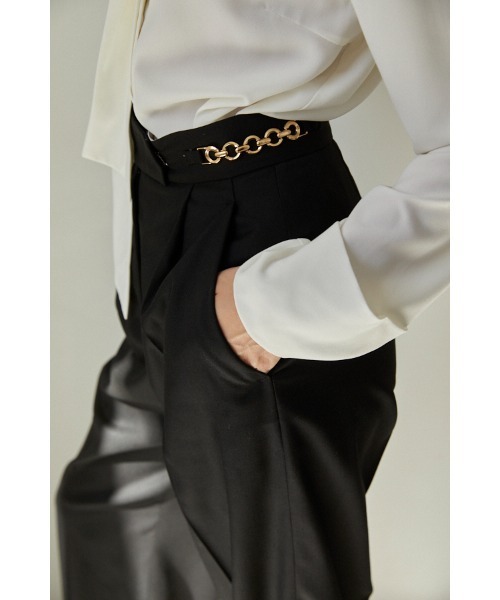Estella.K(エステラケー)の「Ciara Semi-wide Pants ビットチェーン付きパンツ(スラックス・レディース・キャメル/ライトベージュ/ブラック/グレー・SMALL/MEDIUM)」の13枚目の写真