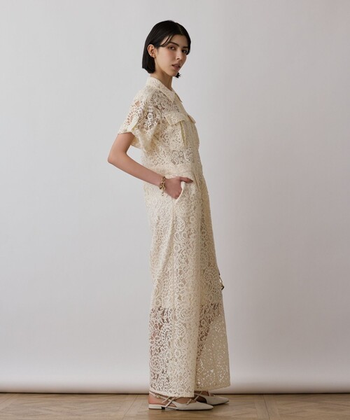 GRACE CONTINENTAL(グレースコンチネンタル)の「コードレースジャンプスーツ(サロペット/オーバーオール・レディース・ベージュ/キナリ・36/38)」の4枚目の写真