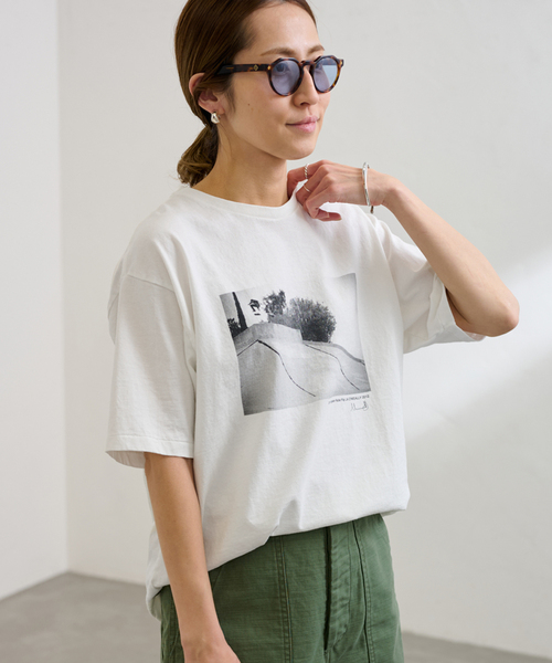 FRAMeWORK(フレームワーク)の「MikeOMeally PHOTO Tシャツ(Tシャツ/カットソー・レディース・ホワイト/ホワイト系その他・FREE)」の22枚目の写真