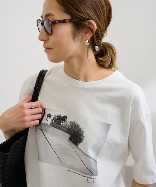FRAMeWORK(フレームワーク)の「MikeOMeally PHOTO Tシャツ(Tシャツ/カットソー・レディース・ホワイト/ホワイト系その他・FREE)」の20枚目の写真