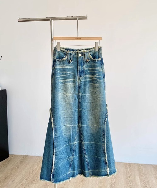 .KOM(ドットコム)の「A'GEM/9 × .kom 『.KOM/ドットケーオーエム』カットオフデザインデニムマキシスカート(デニムスカート・レディース・ブルー・FREE)」の8枚目の写真