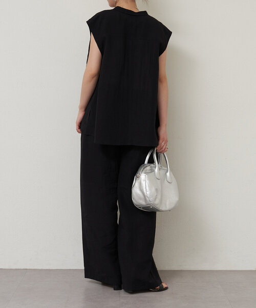 LIVETART（リヴェタート）の「スリットノースリーブシャツ（シャツ/ブラウス・レディース・キャメル/ブラック・FREE）」の4枚目の写真