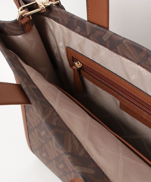 MICHAEL KORS(マイケルコース)の「MICHAEL KORS Gigi Large Empire Signature Logo Tote Bag マイケルコース ギギ ラージ エンパイア シグニチャー ロゴ トートバッグ(トートバッグ・レディース・グレー系その他2・FREE)」の12枚目の写真