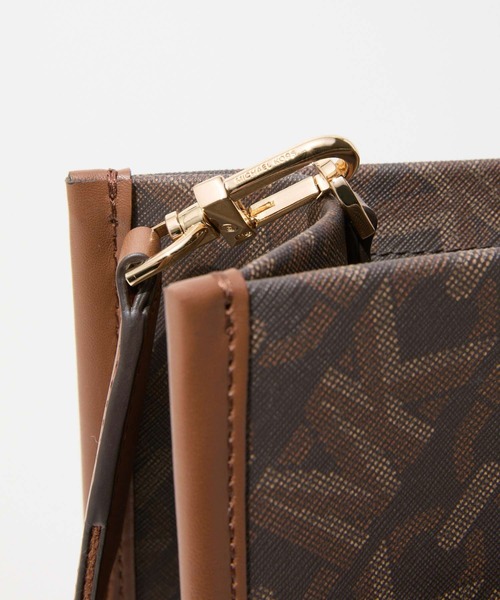 MICHAEL KORS(マイケルコース)の「MICHAEL KORS Gigi Large Empire Signature Logo Tote Bag マイケルコース ギギ ラージ エンパイア シグニチャー ロゴ トートバッグ(トートバッグ・レディース・グレー系その他2・FREE)」の5枚目の写真