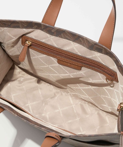 MICHAEL KORS(マイケルコース)の「MICHAEL KORS Gigi Large Empire Signature Logo Tote Bag マイケルコース ギギ ラージ エンパイア シグニチャー ロゴ トートバッグ(トートバッグ・レディース・グレー系その他2・FREE)」の9枚目の写真