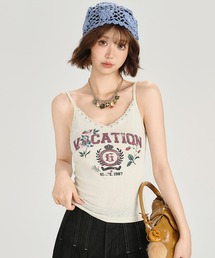 c.u.l（シーユーエル）の「フリルVネック フラワーレタリングプリント キャミソールトップス GH25s074【Girlyhalo】（Tシャツ/カットソー）」