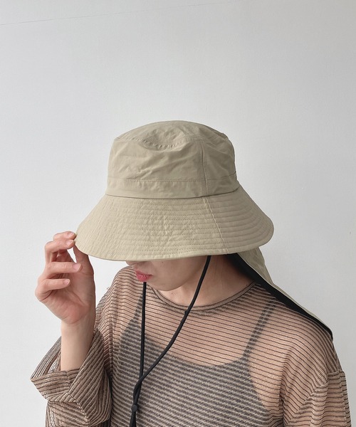 AS KNOW AS plus（アズノゥアズプラス）の「撥水冷感 紫外線防止 サンシェード付きUVハット（ハット・レディース・ブラック/ベージュ・FREE）」の3枚目の写真
