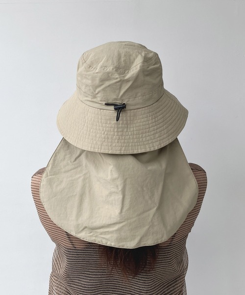 AS KNOW AS plus（アズノゥアズプラス）の「撥水冷感 紫外線防止 サンシェード付きUVハット（ハット・レディース・ブラック/ベージュ・FREE）」の4枚目の写真