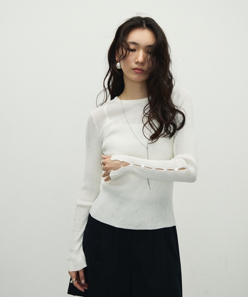 Lutim by u(ルチバイユー)の「Sheer Sleeve Hole Open Tops / シアースリーブホールオープントップス(ニット/セーター・レディース・ホワイト/ブラック/グレイッシュベージュ・FREE)」の20枚目の写真