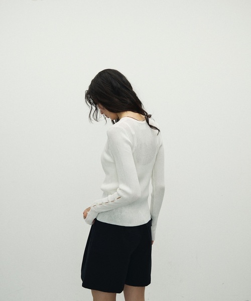 Lutim by u(ルチバイユー)の「Sheer Sleeve Hole Open Tops / シアースリーブホールオープントップス(ニット/セーター・レディース・ホワイト/ブラック/グレイッシュベージュ・FREE)」の19枚目の写真