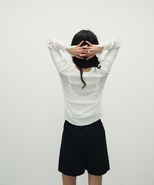 Lutim by u(ルチバイユー)の「Sheer Sleeve Hole Open Tops / シアースリーブホールオープントップス(ニット/セーター・レディース・ホワイト/ブラック/グレイッシュベージュ・FREE)」の18枚目の写真