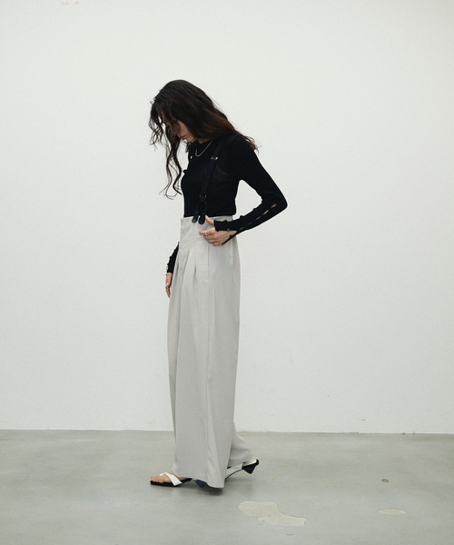 Lutim by u(ルチバイユー)の「Sheer Sleeve Hole Open Tops / シアースリーブホールオープントップス(ニット/セーター・レディース・ホワイト/ブラック/グレイッシュベージュ・FREE)」の11枚目の写真