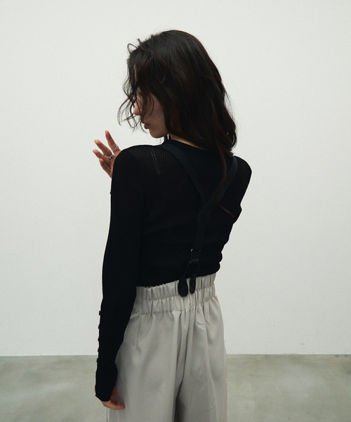 Lutim by u(ルチバイユー)の「Sheer Sleeve Hole Open Tops / シアースリーブホールオープントップス(ニット/セーター・レディース・ホワイト/ブラック/グレイッシュベージュ・FREE)」の6枚目の写真