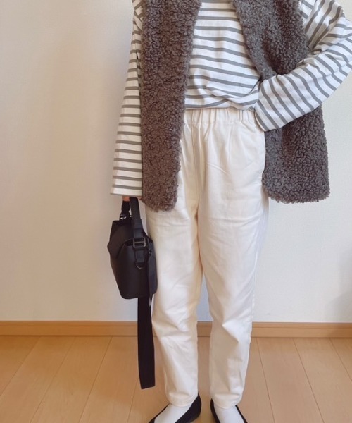 Belle Cie(ベルシー)の「ラインを拾わずすっきり見え テーパードチノパン 春コーデ(チノパンツ・レディース・アイボリー/ブラック/ベージュ/ホワイト・M/L/XL/S)」の9枚目の写真