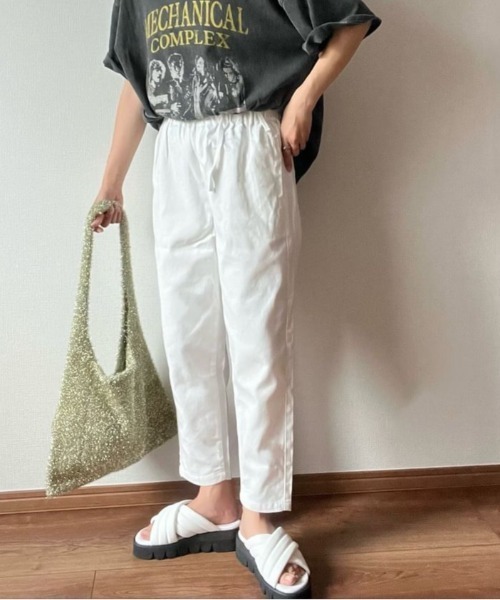 Belle Cie(ベルシー)の「ラインを拾わずすっきり見え テーパードチノパン 春コーデ(チノパンツ・レディース・アイボリー/ブラック/ベージュ/ホワイト・M/L/XL/S)」の14枚目の写真