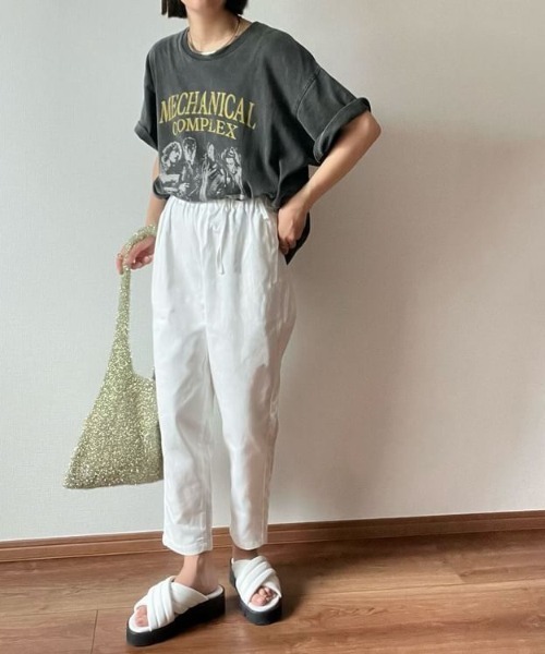 Belle Cie(ベルシー)の「ラインを拾わずすっきり見え テーパードチノパン 春コーデ(チノパンツ・レディース・アイボリー/ブラック/ベージュ/ホワイト・M/L/XL/S)」の15枚目の写真