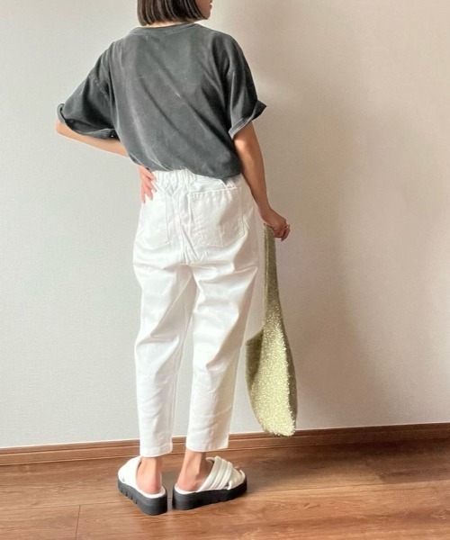 Belle Cie(ベルシー)の「ラインを拾わずすっきり見え テーパードチノパン 春コーデ(チノパンツ・レディース・アイボリー/ブラック/ベージュ/ホワイト・M/L/XL/S)」の16枚目の写真