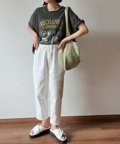Belle Cie(ベルシー)の「ラインを拾わずすっきり見え テーパードチノパン 春コーデ(チノパンツ・レディース・アイボリー/ブラック/ベージュ/ホワイト・M/L/XL/S)」の18枚目の写真