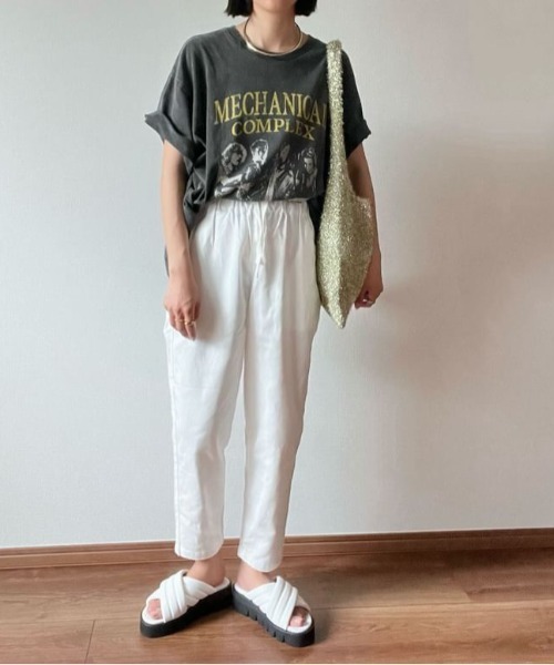 Belle Cie(ベルシー)の「ラインを拾わずすっきり見え テーパードチノパン 春コーデ(チノパンツ・レディース・アイボリー/ブラック/ベージュ/ホワイト・M/L/XL/S)」の19枚目の写真