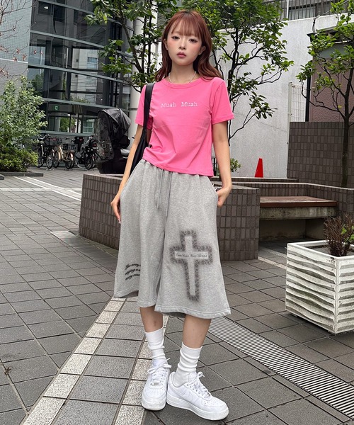 muahmuah(ムーアムーア)の「A'GEM/9 × .kom 『muah muah/ムーアムーア』HOT FIX LOGO HALF T-SHIRT/ホットフィックスロゴ TEE(Tシャツ/カットソー・レディース・ホワイト/ピンク/チャコールグレー・FREE)」の20枚目の写真
