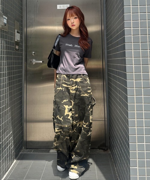 muahmuah(ムーアムーア)の「A'GEM/9 × .kom 『muah muah/ムーアムーア』HOT FIX LOGO HALF T-SHIRT/ホットフィックスロゴ TEE(Tシャツ/カットソー・レディース・ホワイト/ピンク/チャコールグレー・FREE)」の17枚目の写真