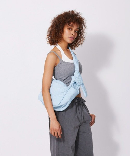 FIG&VIPER（フィグアンドバイパー）の「キルティングBIGショルダーバッグ（ショルダーバッグ・レディース・ブラック/ライトブルー・FREE）」の6枚目の写真