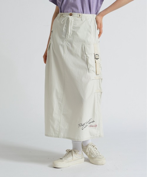 AVIREX（アヴィレックス）の「FLYING TIGERS PRINT SKIRT/フライングタイガープリントスカート（スカート・レディース・ブラック/アイボリー/ライム・F）」の2枚目の写真